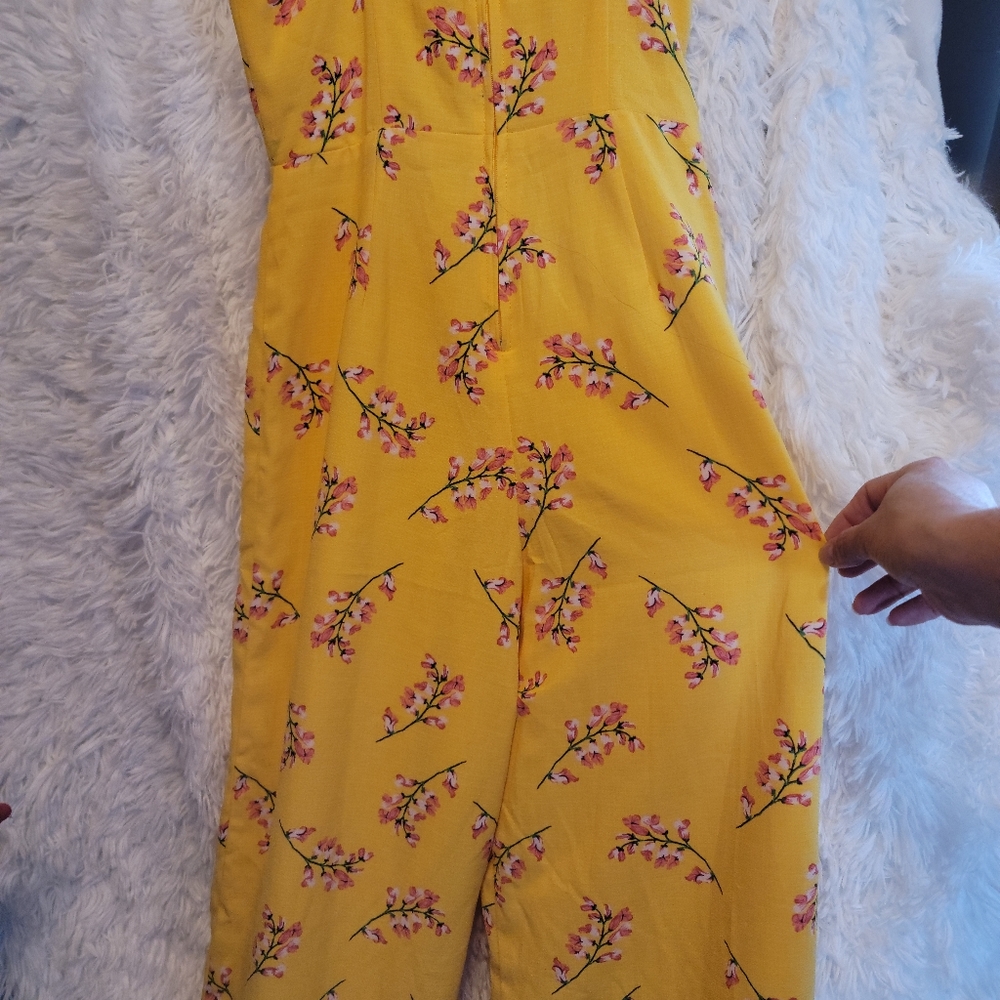 Jumpsuits & Rompers - Picture 3 of 4